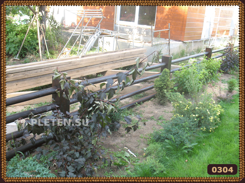 древесный забор брус квадратный